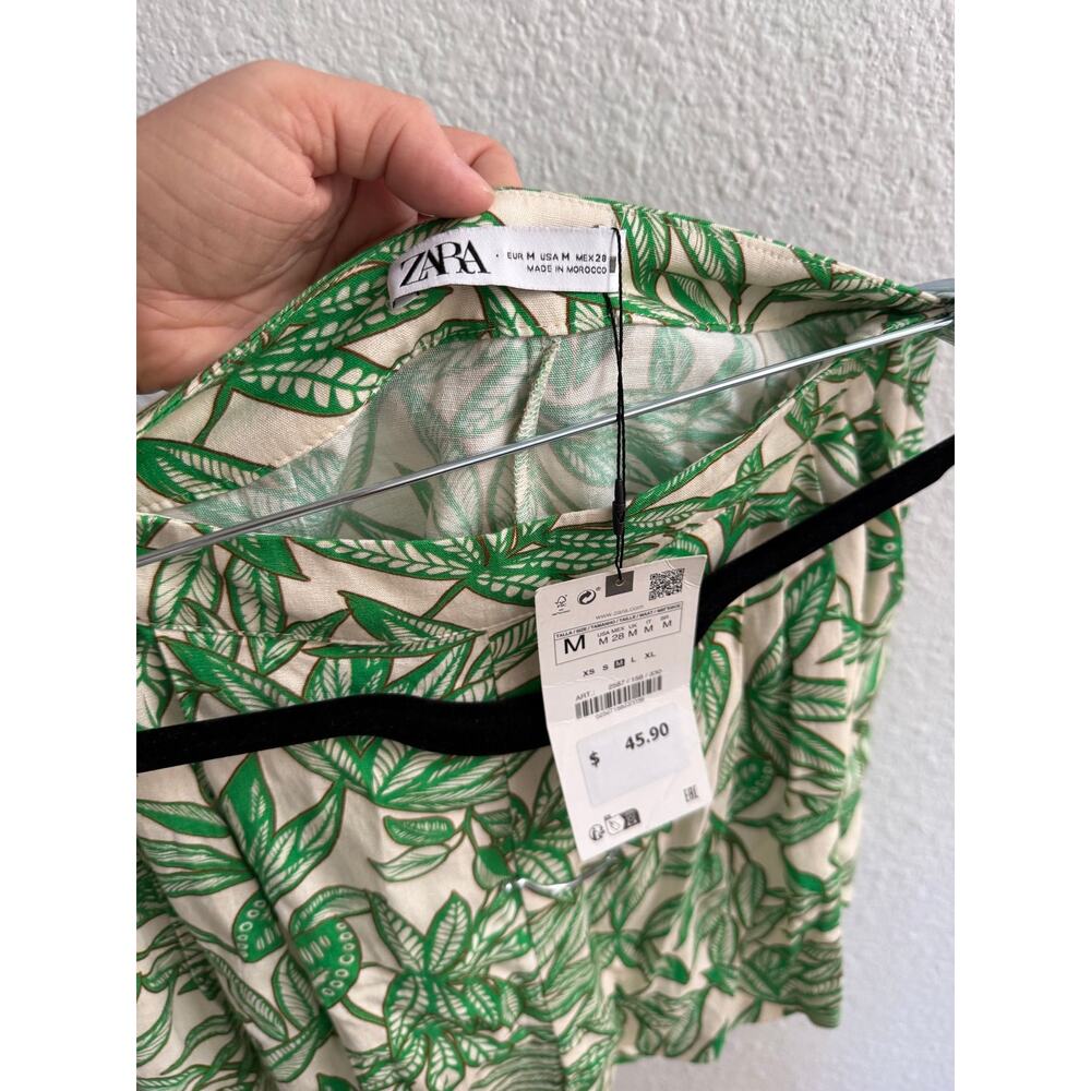 NWT Zara Tropical Leaf Print Bermuda Shorts Green White M - Picture 3 of 3